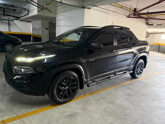 FIAT TORO 2.0 16V TURBO DIESEL ULTRA 4WD AT9 FIAT TORO 2.0 16V TURBO DIESEL ULTRA 4WD AT9